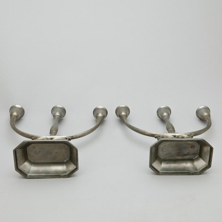 KANDELABRAR, ett par, tenn, Just Andersen, 1930-tal.