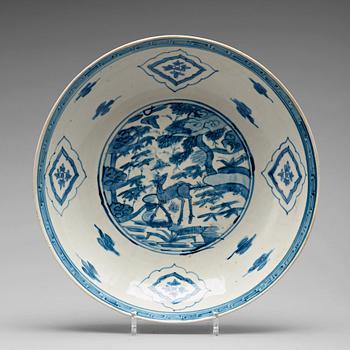 794. A blue and white charger, Ming dynasty (1368-1644). Swatow.