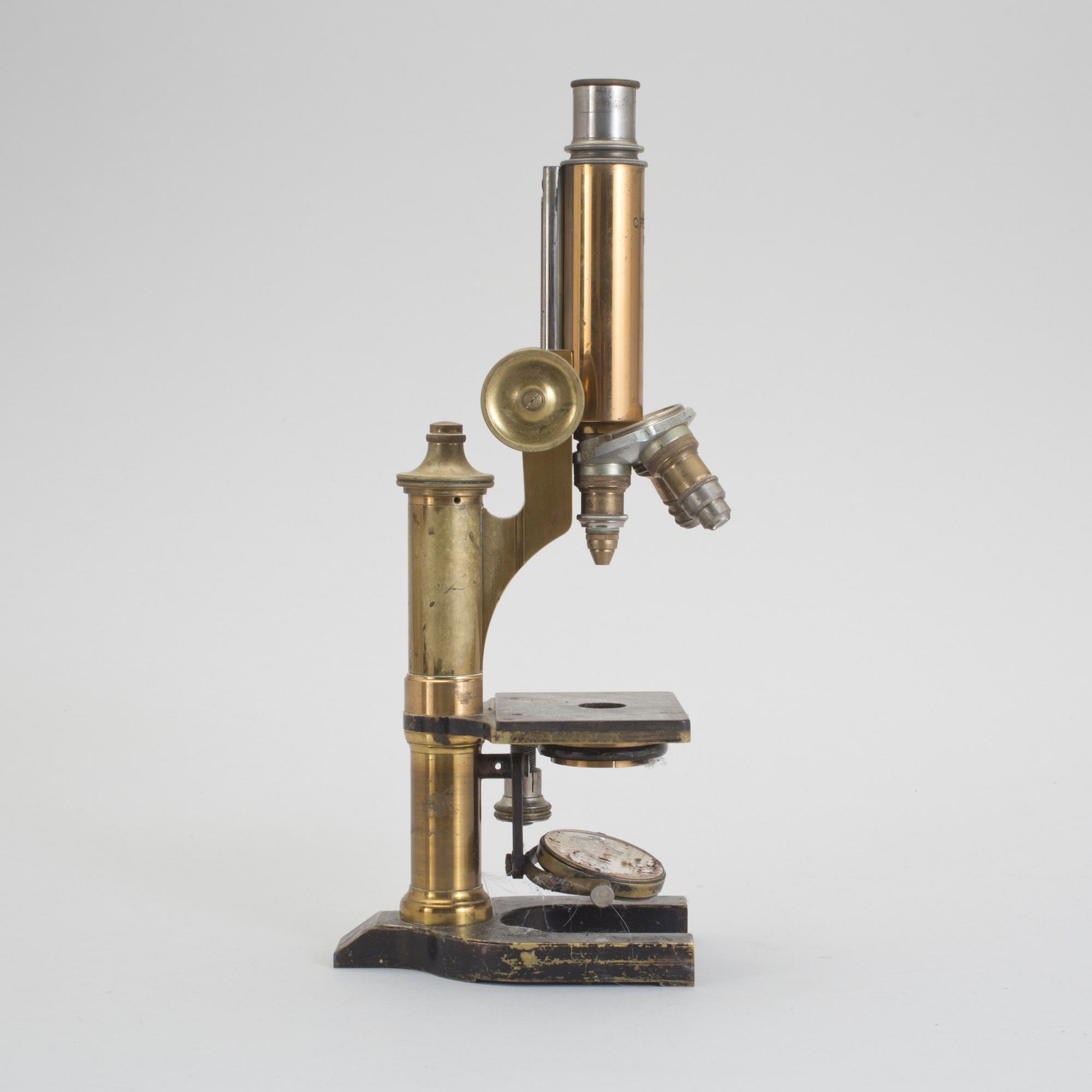 MIKROSKOP, Reichert, 1900-talets början.