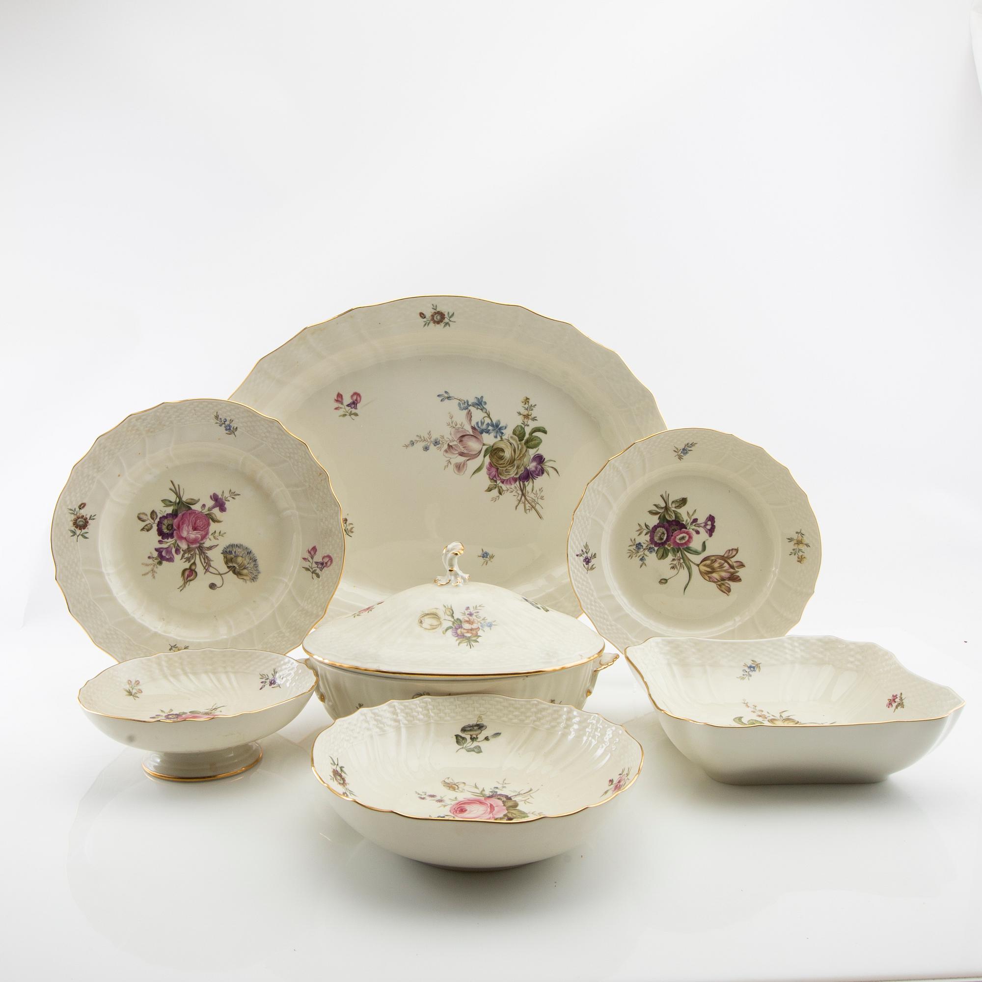 Servis ca 60 dlr "Frijsenborg" Royal Copenhagen Danmark 1900-talets mitt porslin.