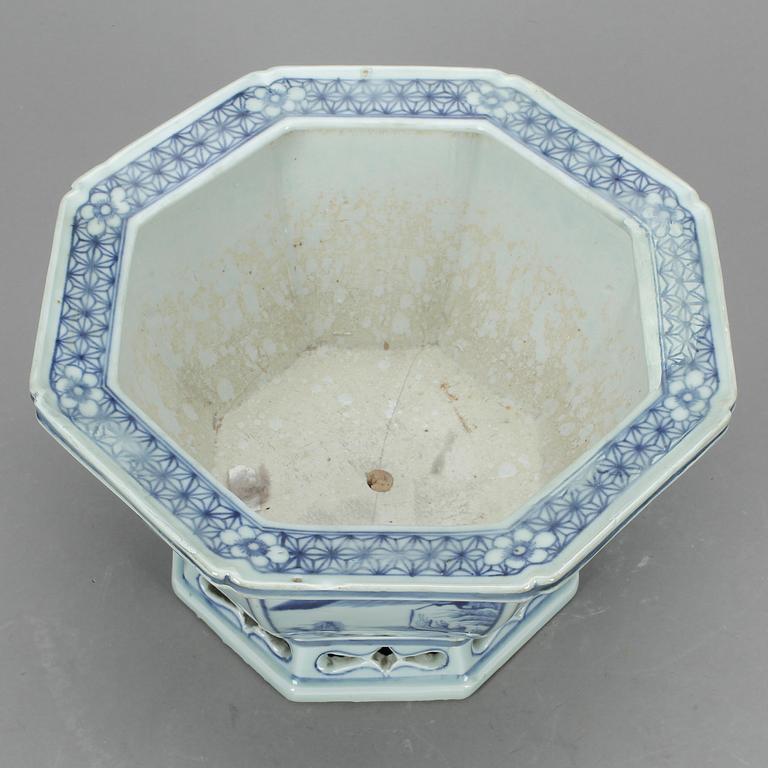 YTTERFODER, porslin, Kina, 1900-tal.