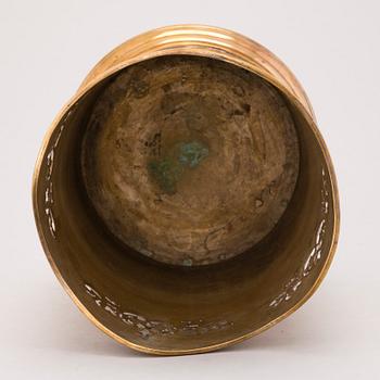 An English Champagne cooler, early 20th century.