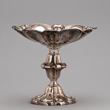 UPPSATSSKÅL, silver, nyrokoko, Carl Nyström, Stockholm 1849. Vikt ca 329 gram.