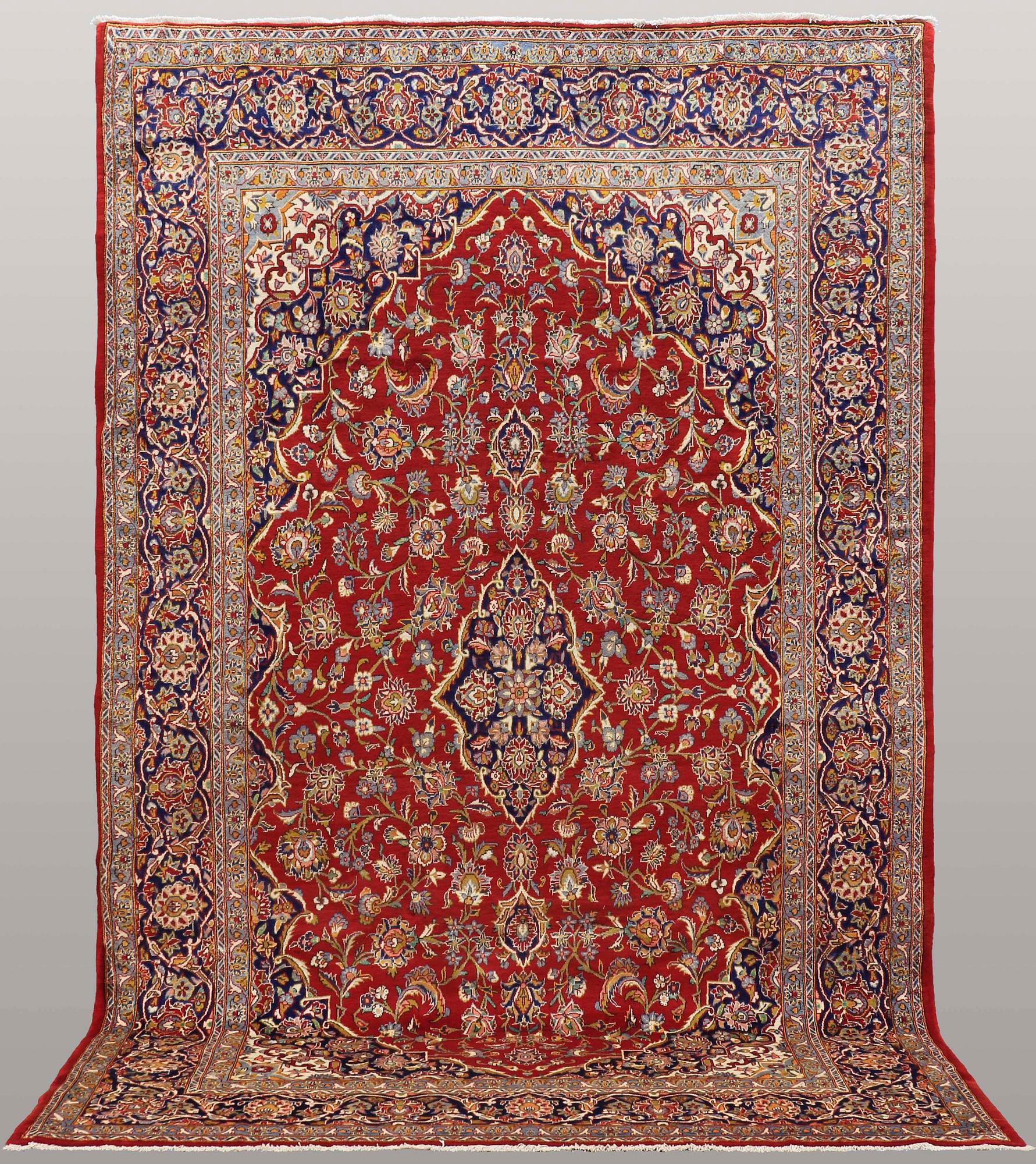 A CARPET, Kashan, ca 387 x 223 cm.