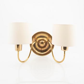 Josef Frank, a brass wall lamp model no 2565 firma Svenkt Tenn.