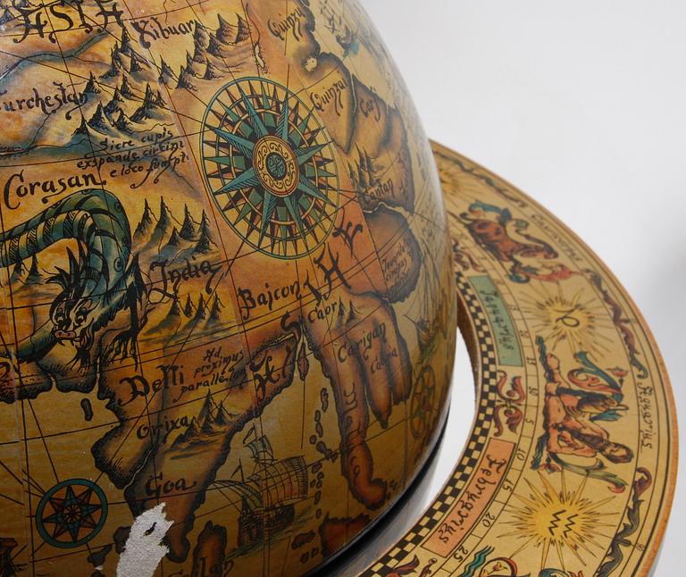 BARSKÅP, i form av jordglob. 1900-talets andra hälft.