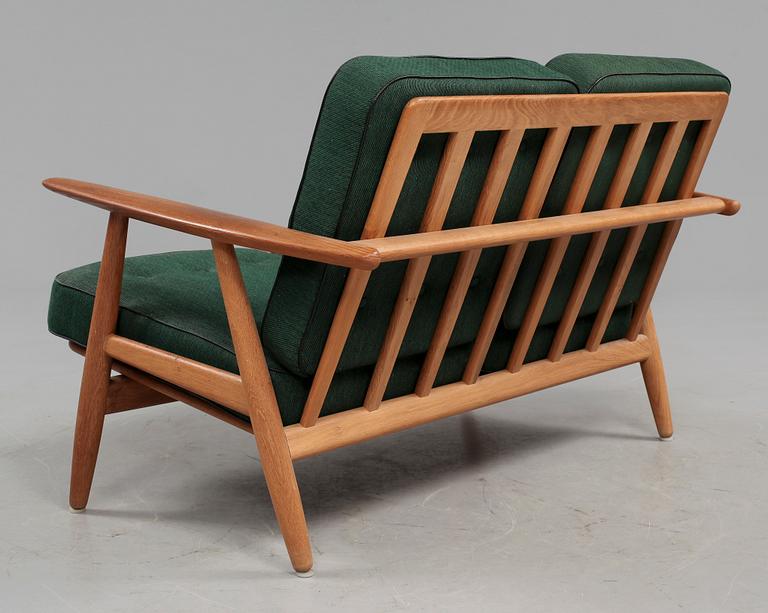 SOFFA, "GE-240"/"Cigarren", Hans J Wegner, 1900-talets tredje kvartal.