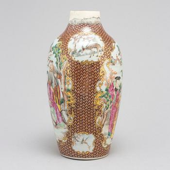 A famille rose mandarin vase, Qing dynasty, Qianlong (1736-95).