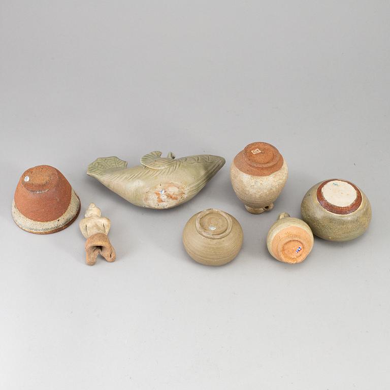 A group of South East Asian Ceramics, 15/16th Century and later.