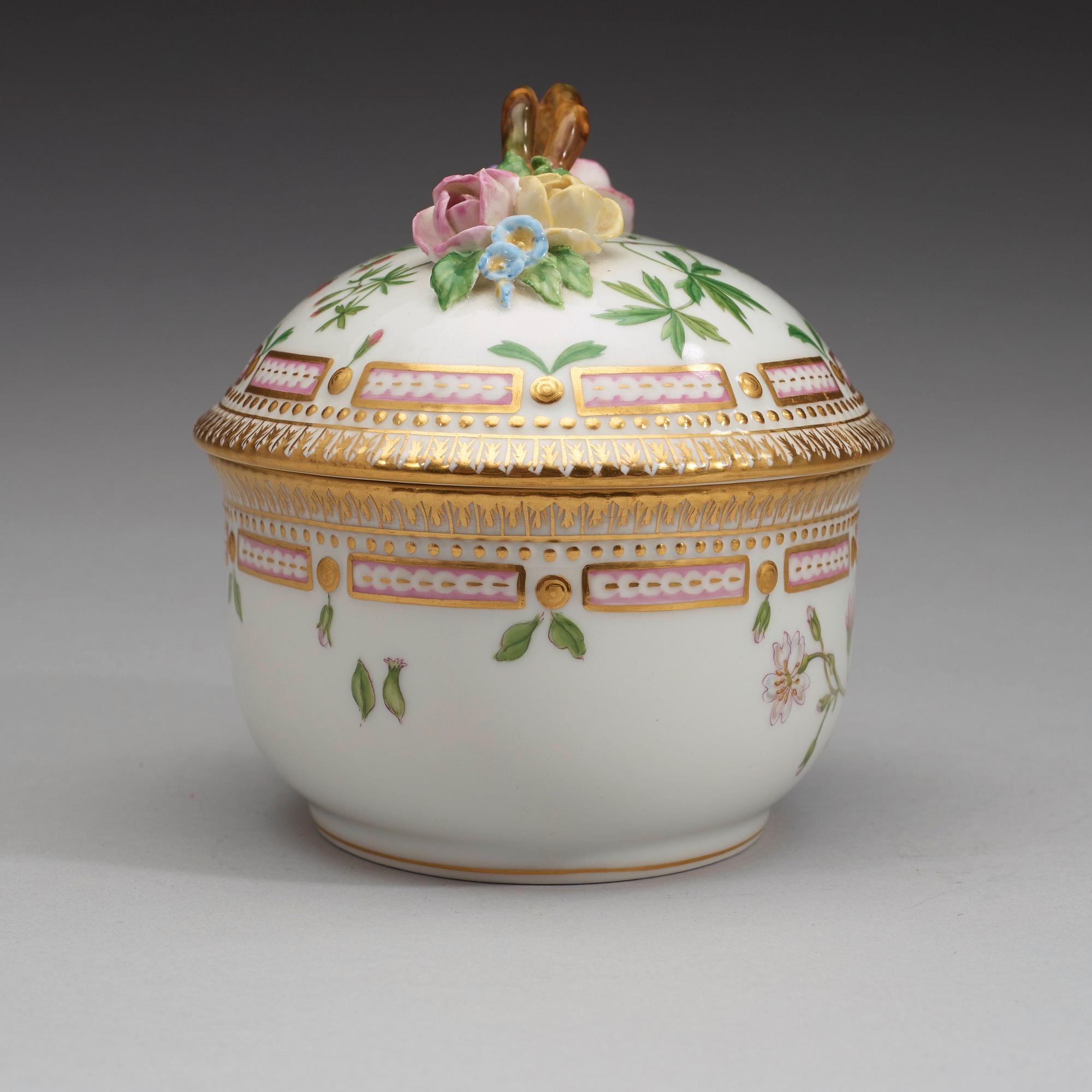 A Royal Copenhagen 'Flora Danica' bonboniere with cover, Denmark, 20th Century.