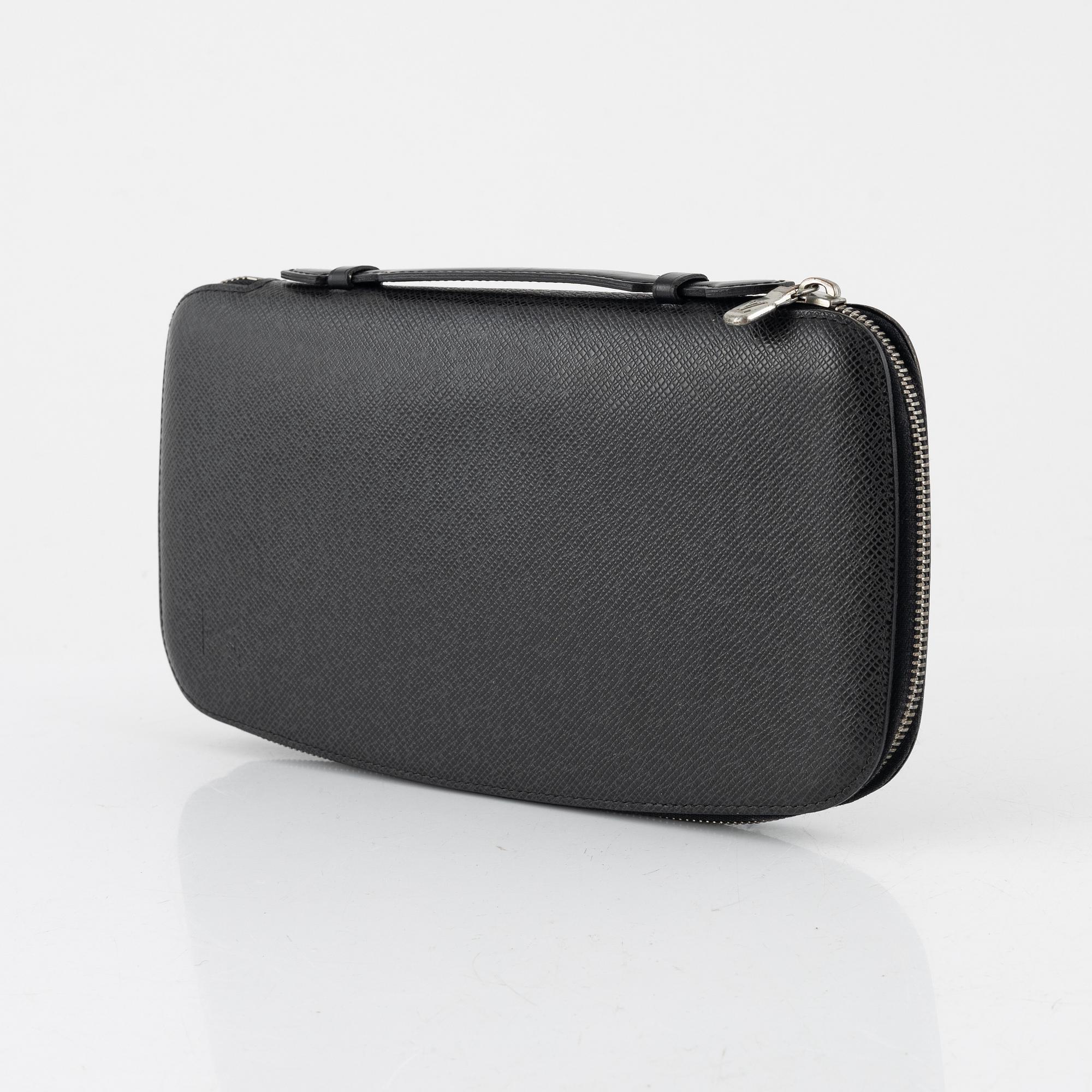 Louis Vuitton, reseetui/väska.