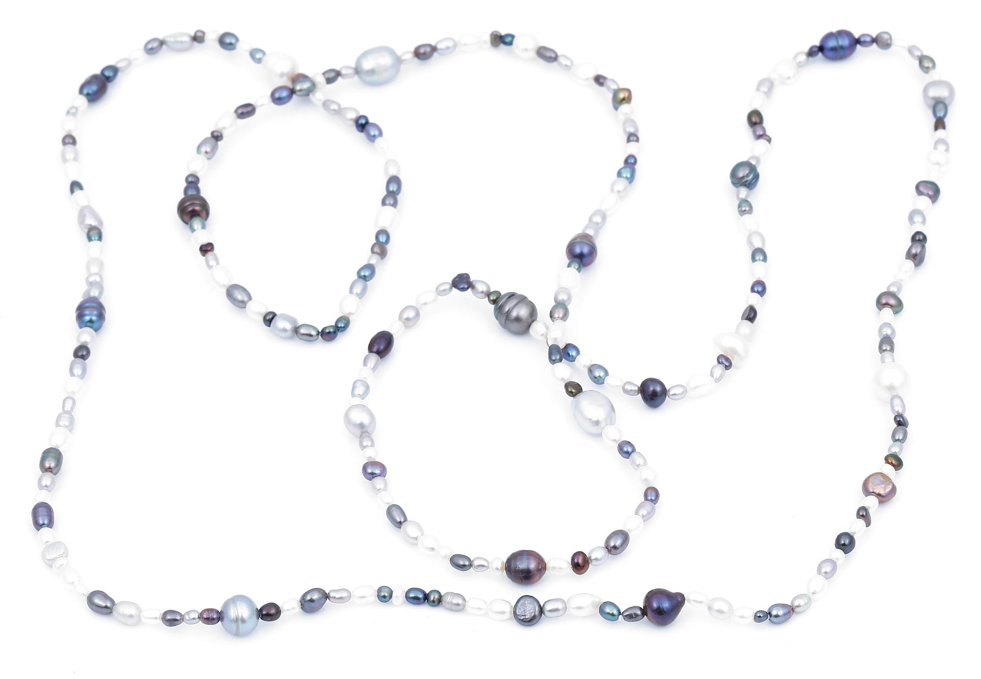 PÄRLHALSBAND, 2 st, odlade pärlor.