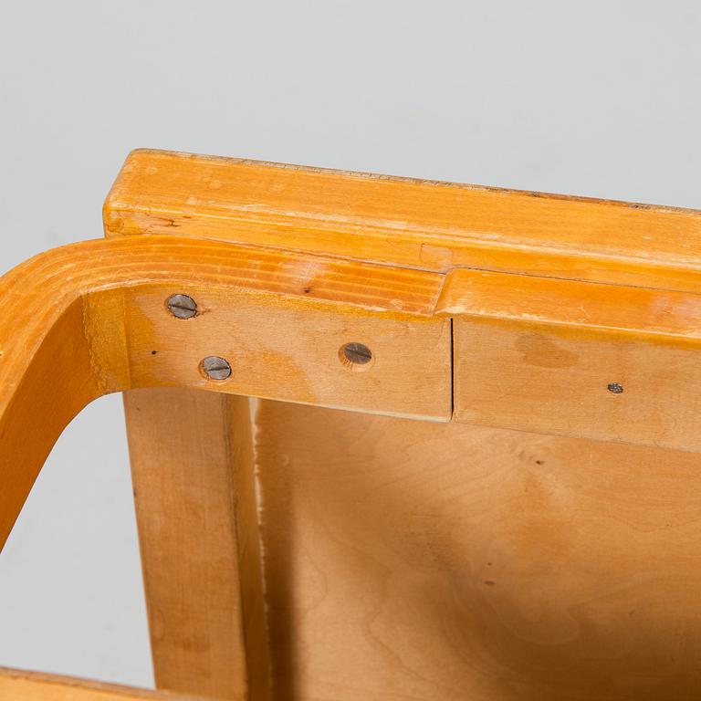 Alvar Aalto, bord / sidobord, modell 87, för O.Y. Huonekalu- ja Rakennustyötehdas A.B. tidigt 1950-tal.