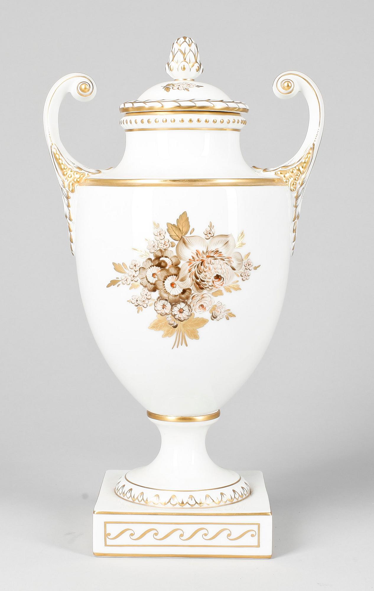 URNA, porslin, möjligen Fürstenberg, 1900-talets början.