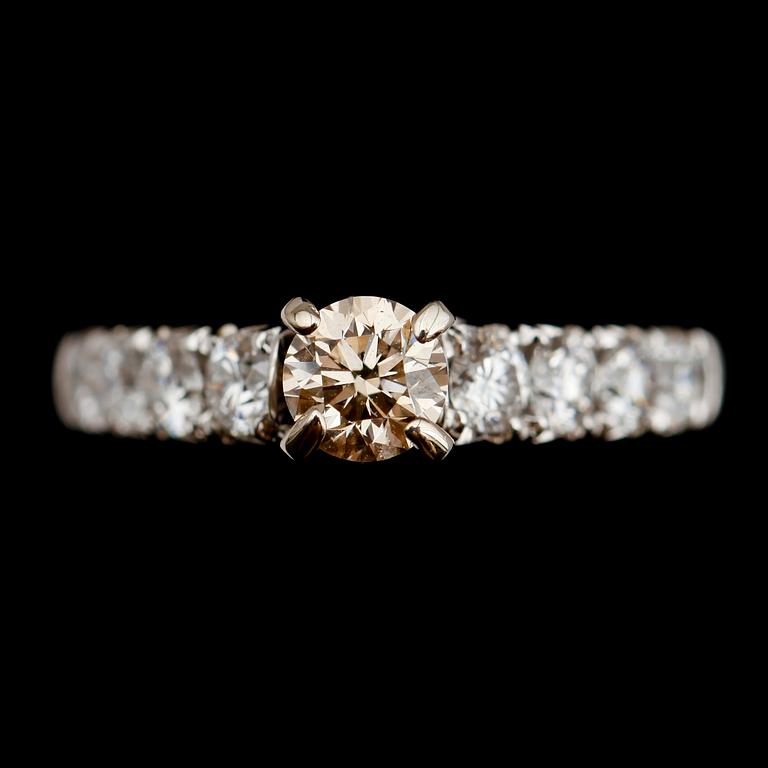 RING, 14 k vitguld, briljanter, tot. ca 1.35 ct.