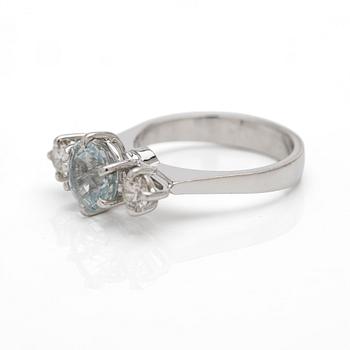 18K white gold ring with aquamarine and diamonds.