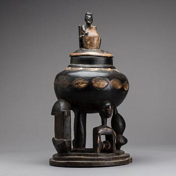 URNA MED LOCK, trä, etnografika.