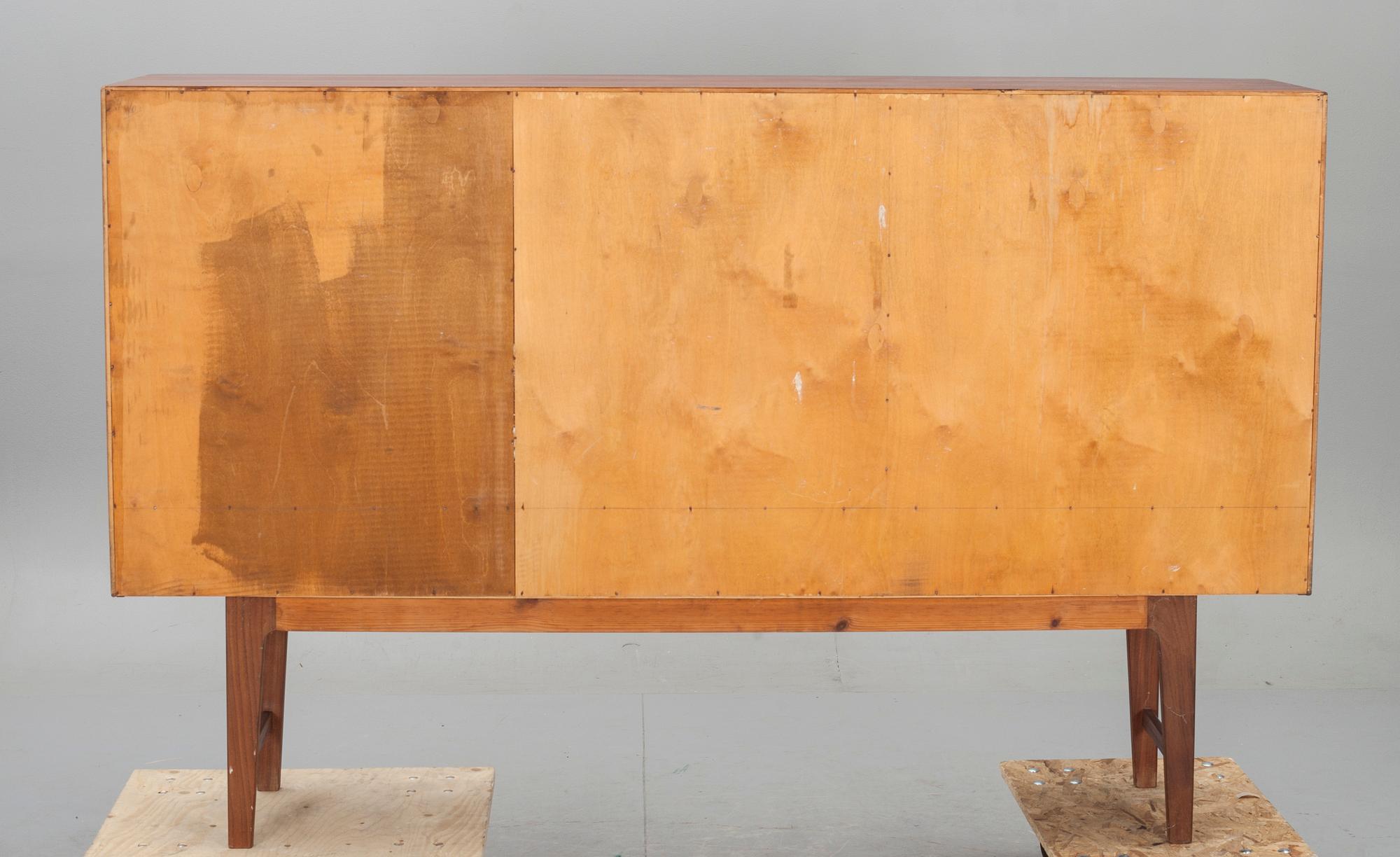 SIDEBOARD, 1900-talets mitt.