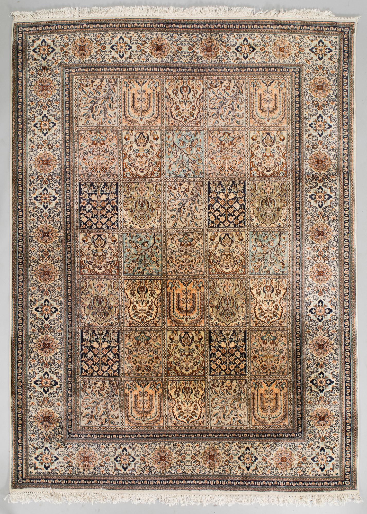 Matto, silkki, Kashmir. Noin 220 x 159 cm.