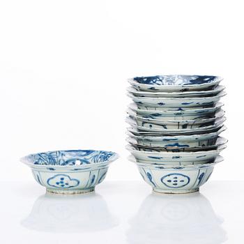 A matched set with 12 blue and white kraak bowls, Ming dynasty, Wanli (1572-1620).