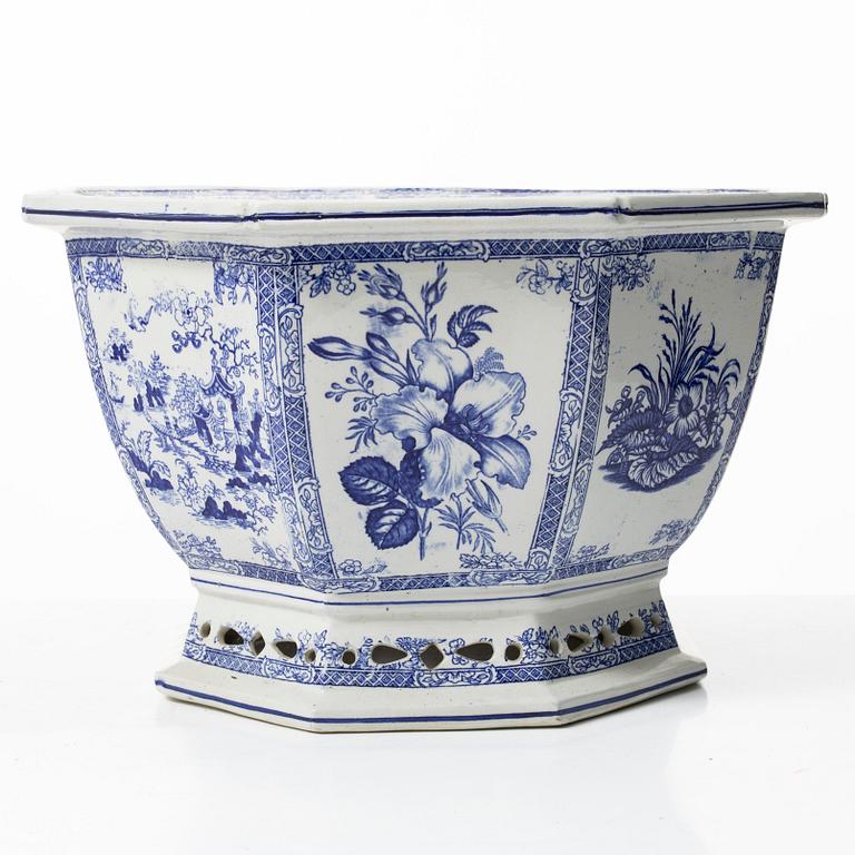 A flintware flower pot, second half of the 19th century.