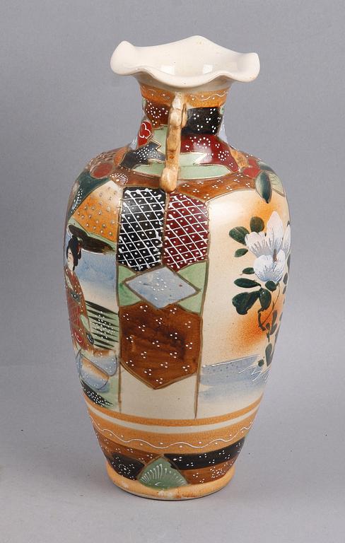 VAS, porslin, Satsuma, Japan. 1900-tal.