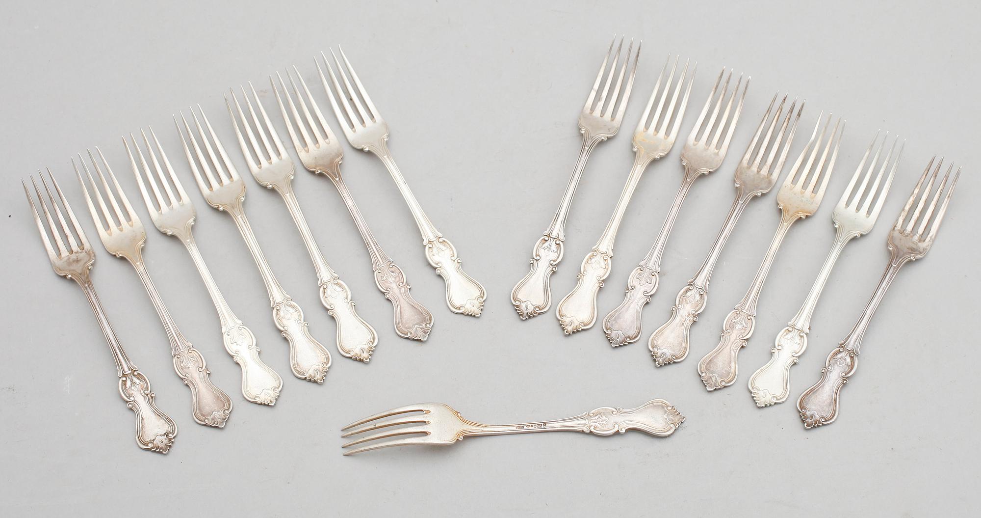 SMÖRGÅSGAFFLAR, 15 st, silver, modell Olga, CG Hallberg, Stockholm 1900-talets första hälft. Vikt ca 409 g.