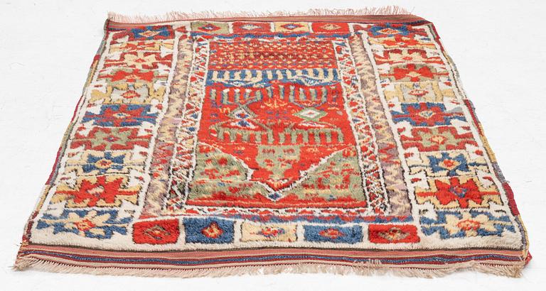 An antique Anatolian rug, c 136-147 x 104 cm (including flat weave).