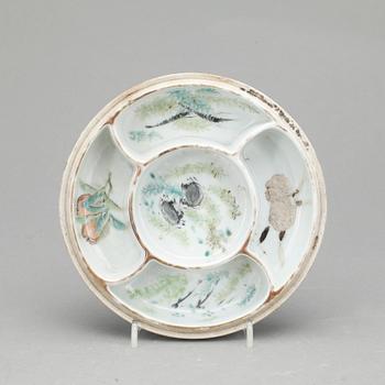SKÅL MED LOCK. Porslin, Kina, 1800-tal.
