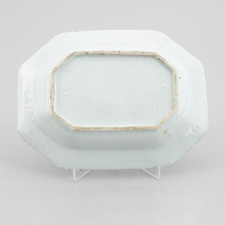 A blue and white tureen stand, China, Qianlong (1736-95).