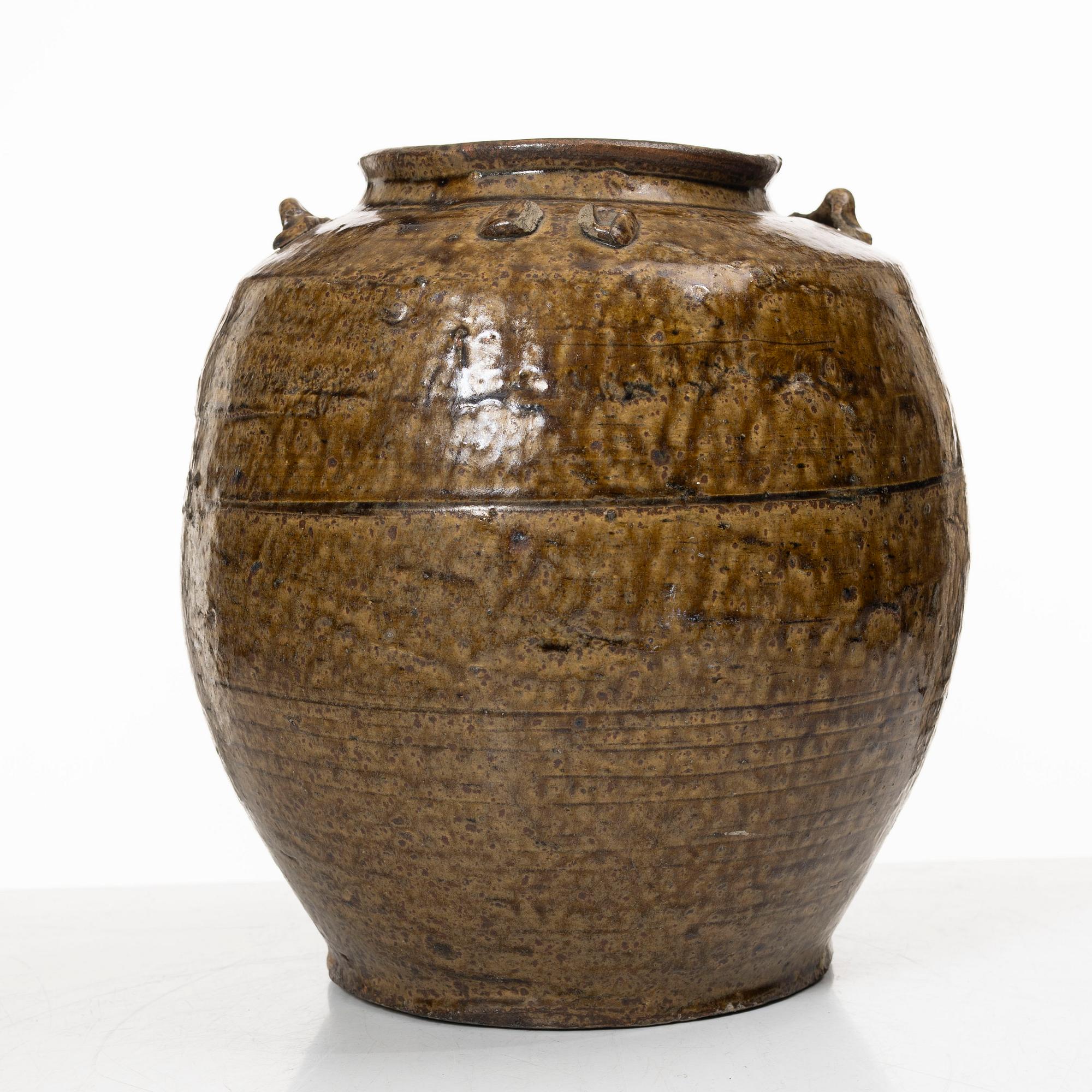 Kruka, glaserat stengods, Sydostasien, sen Mingdynasti/Qingdynasti.