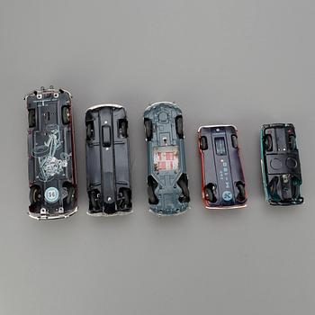 LEKSAKSBILAR, 5 stycken, plåt, 1950/60-tal.