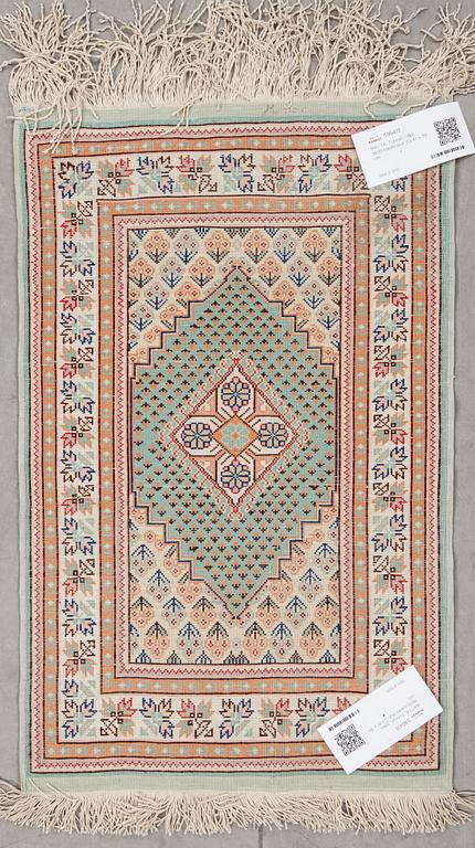 MATTA, Turkiet, silke, 1900-talets slut. Ca 61 x 39 cm.