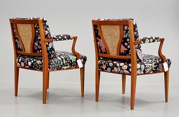 KARMSTOLAR, ett par, Josef Frank, Firma Svenskt Tenn modell 969.