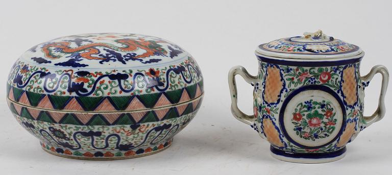 SKÅL MED LOCK samt MUGG. Kina 1700/1900-tal.