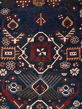 A RUG. A semi-antique Kuba/Shirvan. 165,5 x 129,5 cm (as well as one end with one cm flat weave).