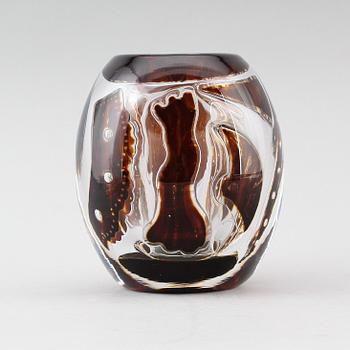 An Edvin Öhrström 'ariel' glass vase, Orrefors 1950.