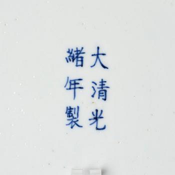 A pair of blue and white 'crane' dishes, Qing dynasty with Guangxu mark and of the period (1875-1908).