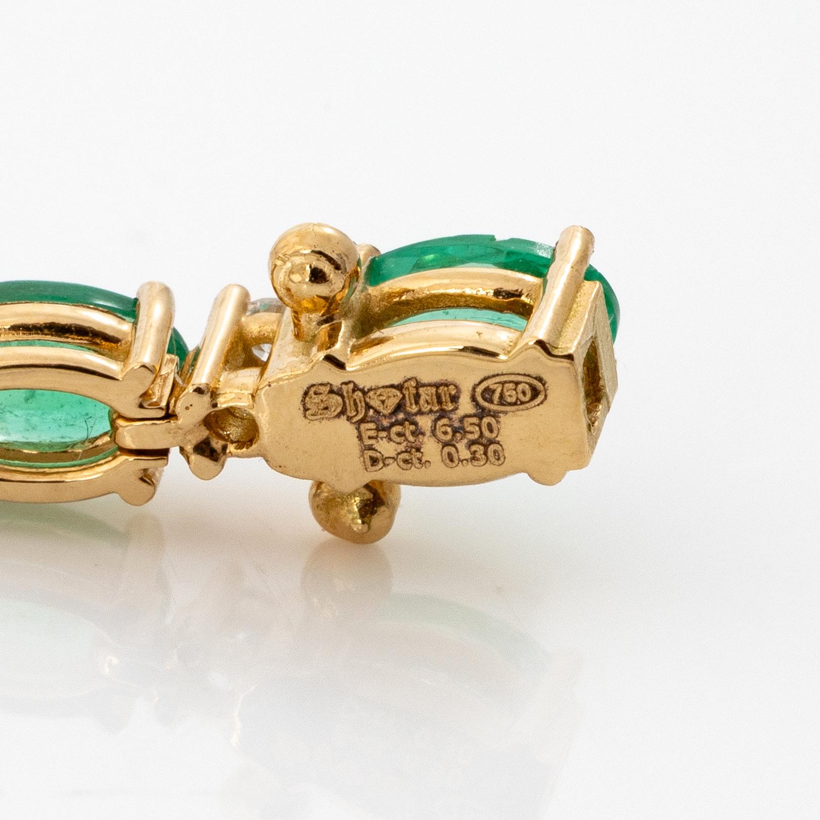 Bracelet 18K gold with emeralds and brilliant-cut diamonds.