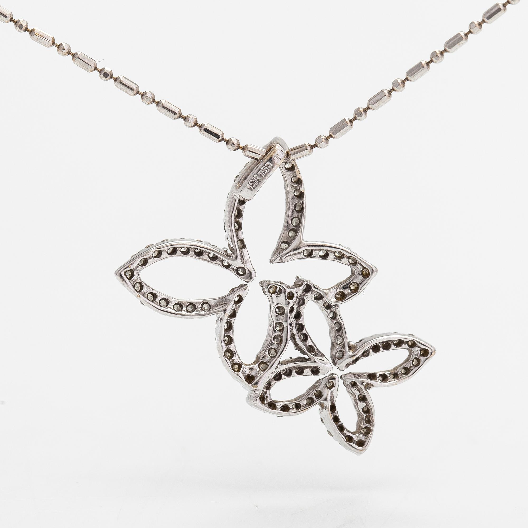 An 18K white gold neckalce with diamonds ca. 0.48 ct in total.