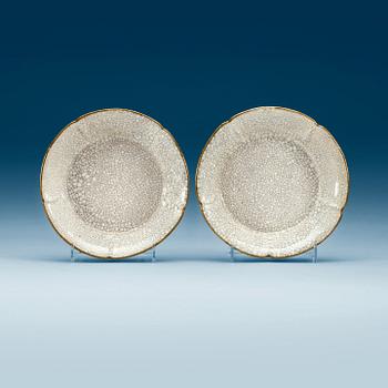 1505. A pair of ge-glazed dishes, Qing dynasty (1644-1912).