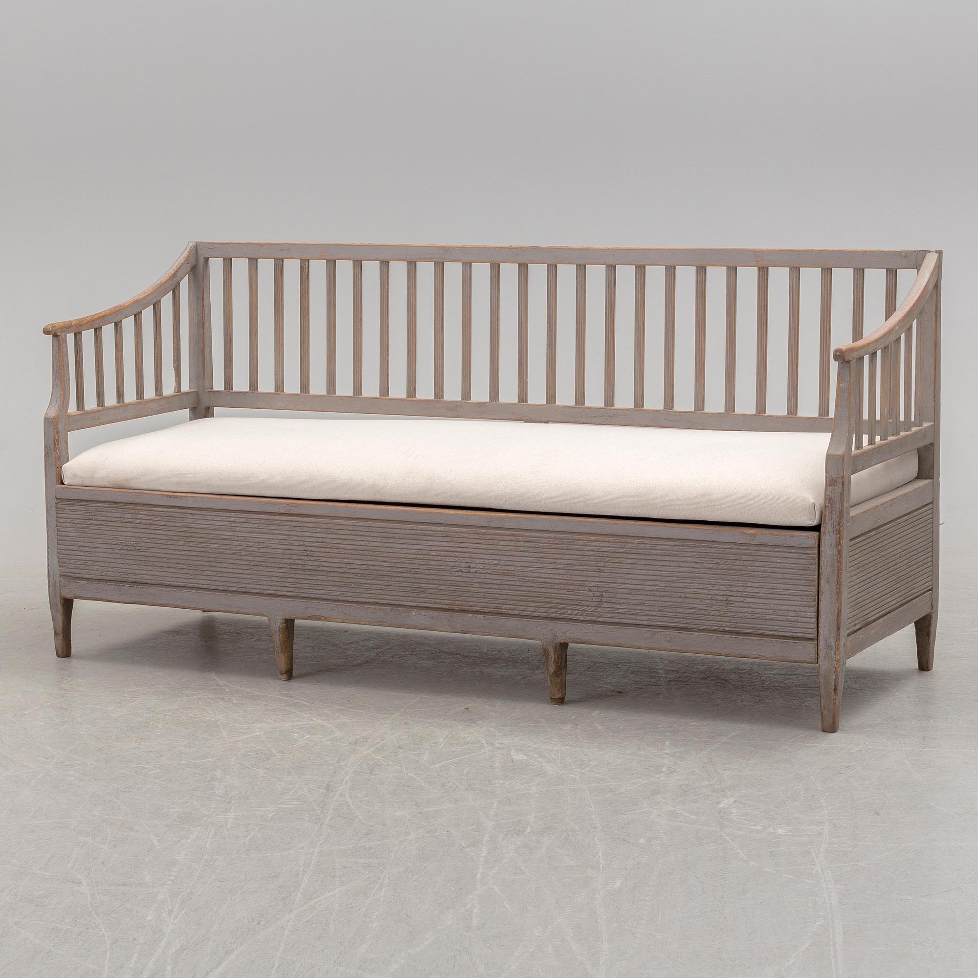 SOFFA, sengustaviansk, omkring år 1800.