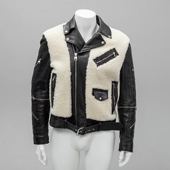Alexander McQueen, a buffalo and lamb skinn leather jacket, 2018, Italian size 52.