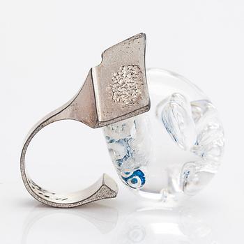 Björn Weckström, Ring "Förstelnad sjö", sterlingsilver och akryl. Lapponia 1970.