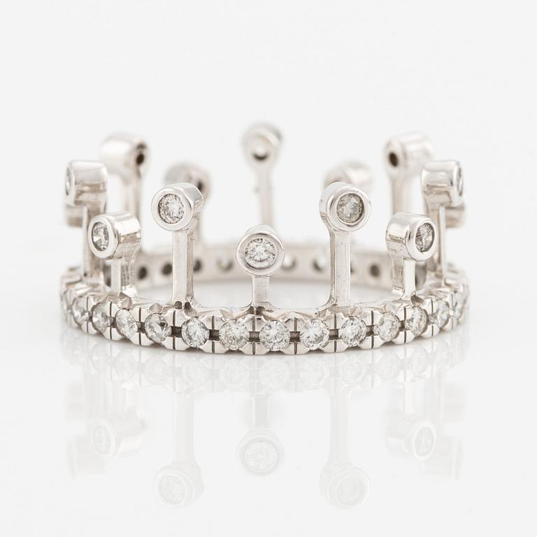 Ring in the shape of a crown, white gold with brilliant-cut diamonds.