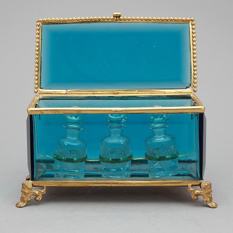 FLAKONGBEHÅLLARE, glas, 1800-talets slut.