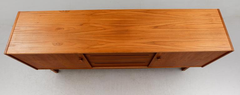 SIDEBOARD, "Arild", Nils Jonsson för Troeds, Bjärnum, 1900-talets andra hälft.
