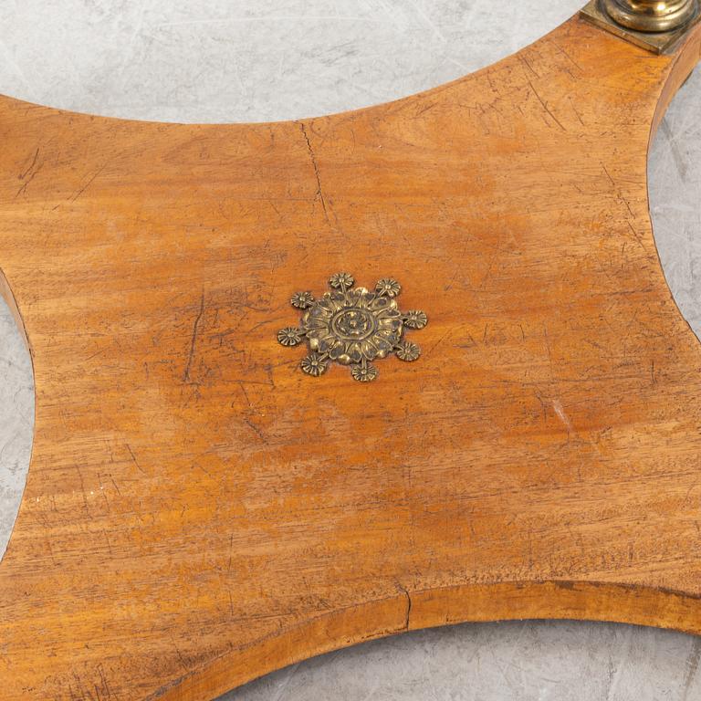 A table with marble top and brass mountings from around year 1900.