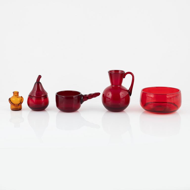 Ten decorative glass pieces, including Erik Höglund and Reijmyre, Sweden.