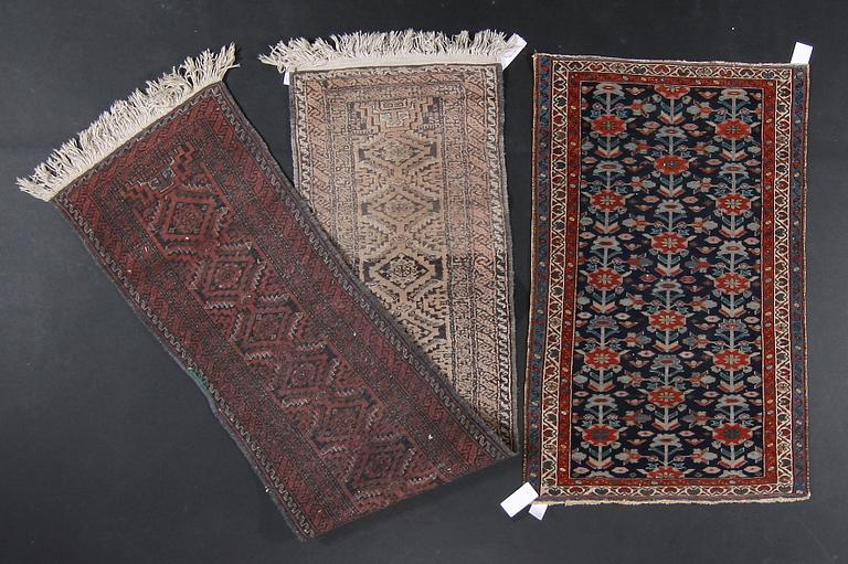 MATTOR, 2 st. Orientaliska. Nordvästpersisk resp. Beludj. 118 x 74 resp 242 x 56.